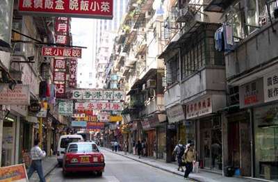 特色利东街作为喜帖街或印刷街的主题,是香港其他地方找不到的.