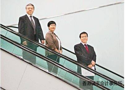 香港海事處制度改革督導委員會5月21日首次會議,張炳良(右)<a href=
