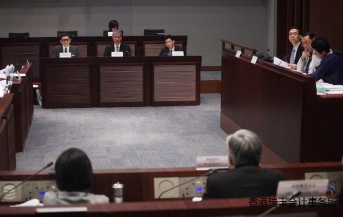 帳委會昨日再度就廉署的酬酢超支事件進行聆訊。香港《大公報》