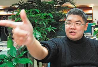 连胜文对枪击案许多重要关键疑点,仍未能厘清,感到非常遗憾。图为前年12月,他在枪击案后首次面对媒体。图片来源:台湾《联合报》 连胜文对枪击案许多重要关键疑点,仍未能厘清,感到非常遗憾。图为前年12月,他在枪击案后首次面对媒体。图片来源:台湾《联合报》
