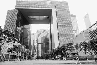 图为香港特区新政府总部大楼。 本报记者 李海元摄 图为香港特区新政府总部大楼。 本报记者 李海元摄