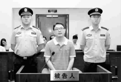 ■李旭利上午接受法庭讯问 陈永良 摄 ■李旭利上午接受法庭讯问 陈永良 摄